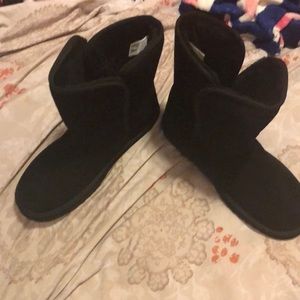 All black Suede boots with fur on the inside